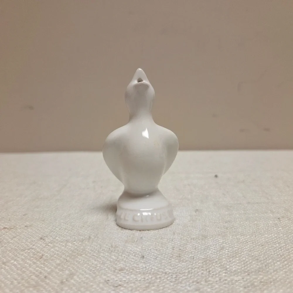 Le Creuset Pie Bird Funnel White Stoneware Steam Vent Baking Tool